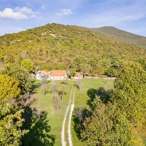 Pribjeći Sokol - Secret Forest House, Gracac (Zadar)